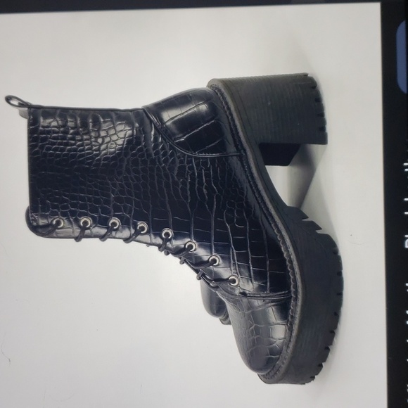 Miss Lola Shoes - MISS LOLA MARTINEZ BLACK LEATHER EMBOSSED CHUNKY COMBAT BOOT SZ 6